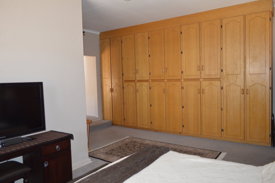 5 Bedroom Property for Sale in Wilkoppies North West